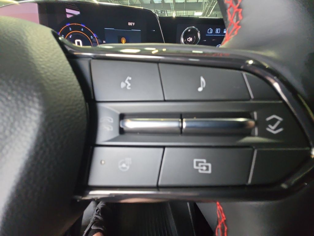 Certified 2025 Chevrolet Traverse RS w/ LPO, Floor Liner Package AWD/4WD image 19