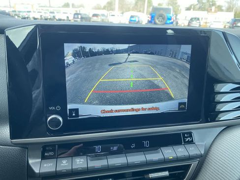 Used 2025 Toyota Camry SE w/ Convenience Package image 18