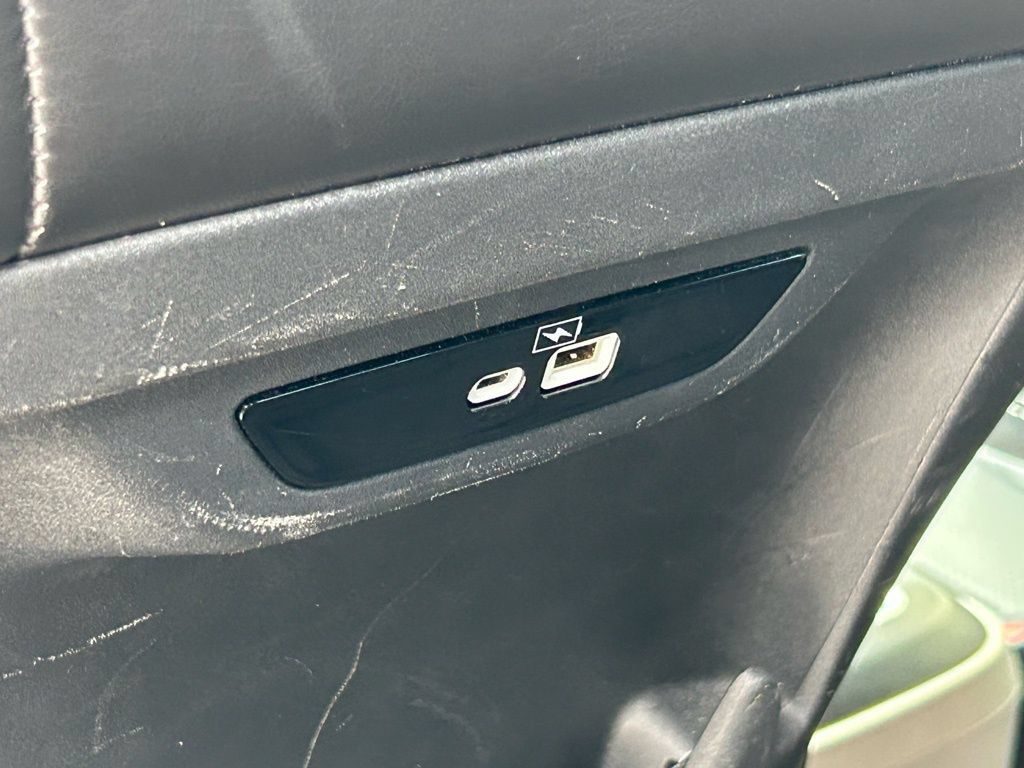 Used 2023 Chrysler Pacifica Touring-L FWD image 42