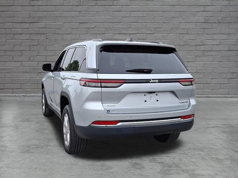Used 2022 Jeep Grand Cherokee Limited AWD/4WD image 9