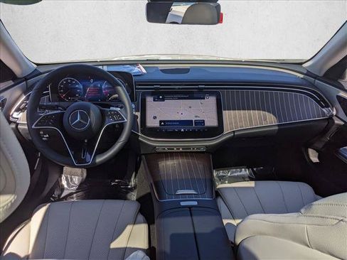 Used 2025 Mercedes-Benz E 350 Sedan image 18
