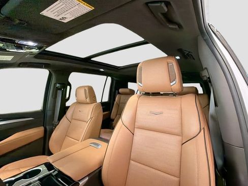 Certified 2026 Cadillac Escalade ESV Luxury AWD/4WD image 21