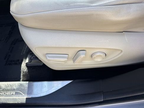 Used 2022 Toyota Highlander XLE image 12