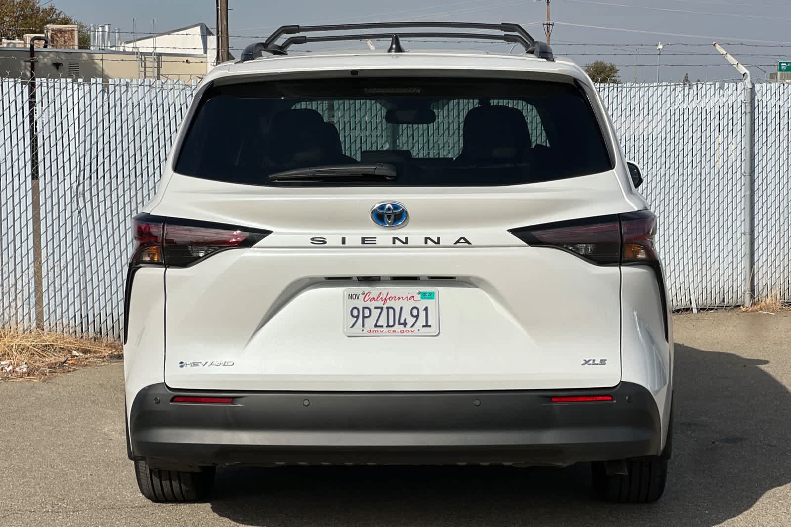 Used 2025 Toyota Sienna XLE w/ XLE Plus Package AWD/4WD image 4