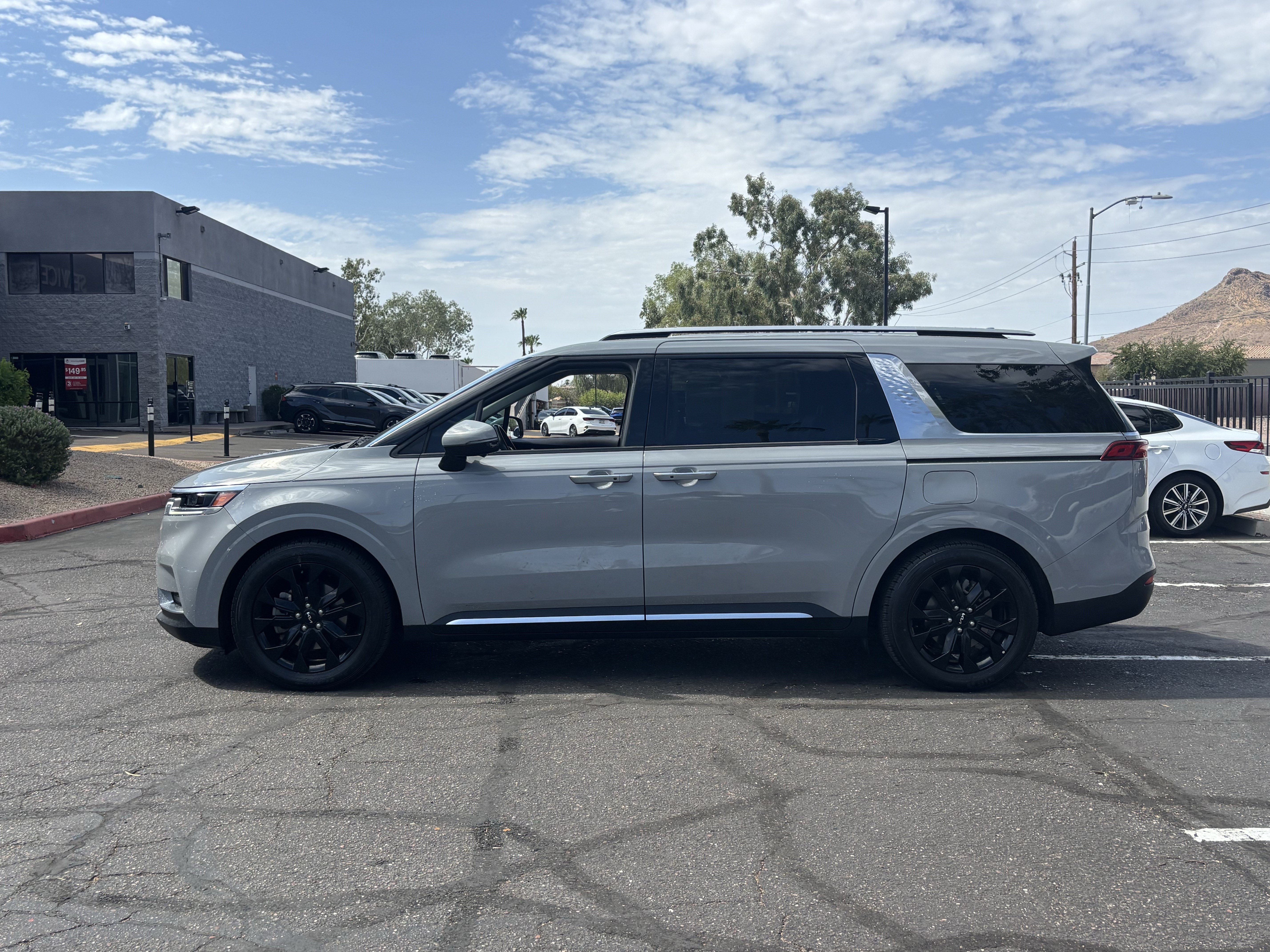 Used 2022 Kia Carnival SX FWD image 8