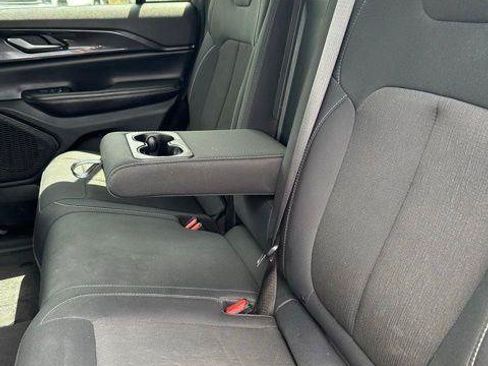 Used 2023 Jeep Grand Cherokee Laredo AWD/4WD image 14