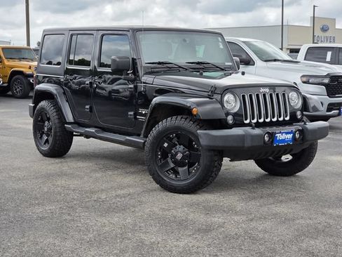 Used 2018 Jeep Wrangler Unlimited Sahara w/ Max Tow Package AWD/4WD image 2