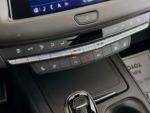 Used 2023 Cadillac XT4 Sport AWD/4WD image 17