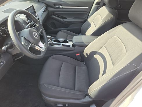 Used 2023 Nissan Altima 2.5 SV image 9