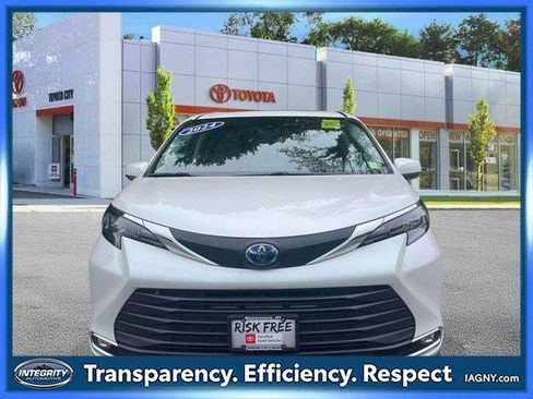 Certified 2024 Toyota Sienna XLE w/ XLE Plus Package AWD/4WD image 2