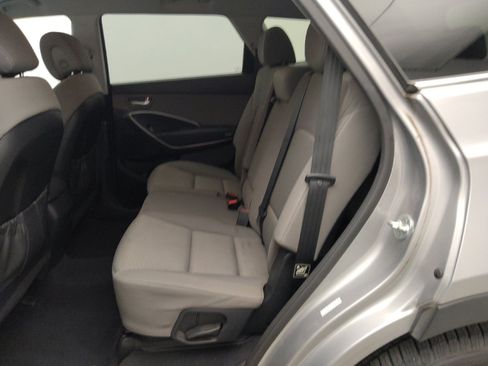 Used 2017 Hyundai Santa Fe SE image 18