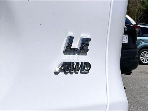 Used 2025 Toyota RAV4 LE AWD/4WD image 29