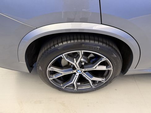 Used 2024 BMW X5 xDrive40i w/ M Sport Package AWD/4WD image 8