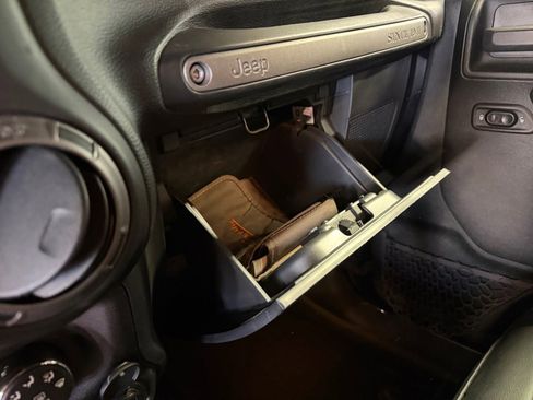 Used 2018 Jeep Wrangler Sport image 38