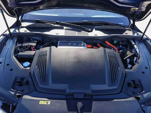 Used 2022 Audi e-tron Premium Plus w/ Premium Plus Package image 40