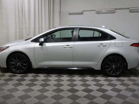 Used 2025 Toyota Corolla SE image 34