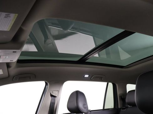 Used 2025 Volkswagen Atlas SE w/ Panoramic Sunroof Package AWD/4WD image 23