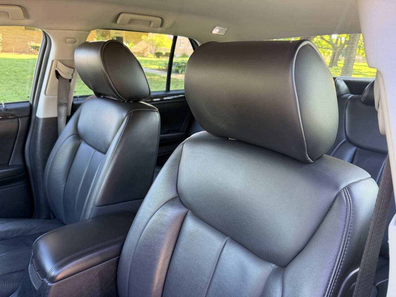 Used 2011 Cadillac DTS FWD image 10