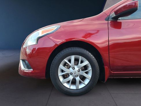 Used 2016 Nissan Versa SV w/ SV Appearance Package FWD image 9