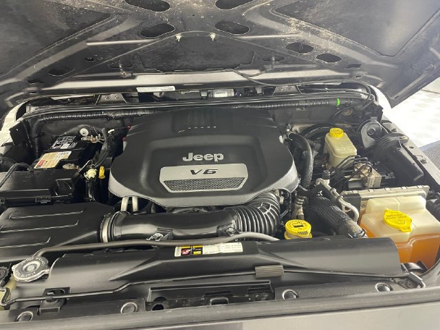 Used 2014 Jeep Wrangler Unlimited Sport w/ Max Tow Package AWD/4WD image 22