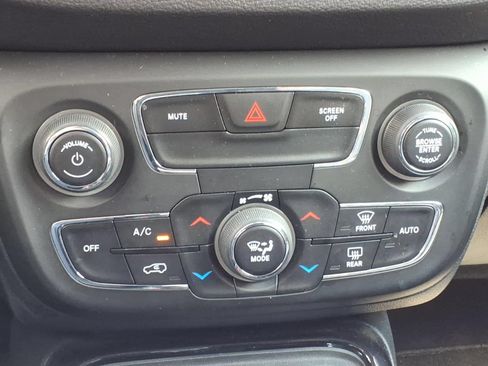 Used 2018 Jeep Compass Limited w/ Navigation Group AWD/4WD image 16