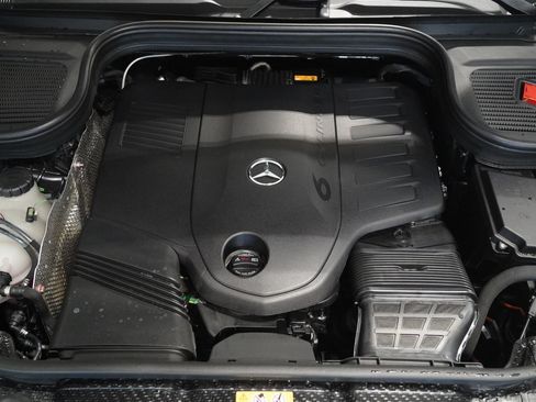 Used 2026 Mercedes-Benz GLS 450 4MATIC image 30