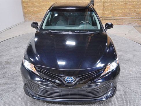 Used 2018 Toyota Camry LE image 5