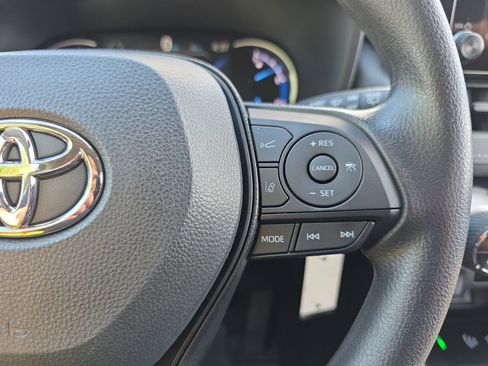 Used 2025 Toyota RAV4 LE image 17