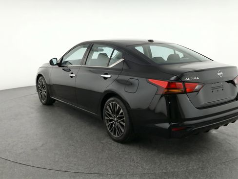 Used 2025 Nissan Altima 2.5 SV FWD image 6