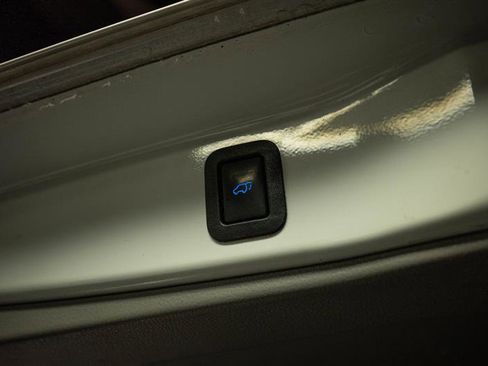 Used 2018 Toyota Highlander Limited Platinum image 8