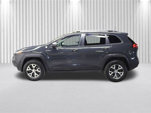 Certified 2017 Jeep Cherokee Trailhawk w/ Comfort/Convenience Group AWD/4WD image 7