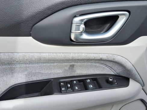 Used 2022 Jeep Compass Latitude FWD image 21
