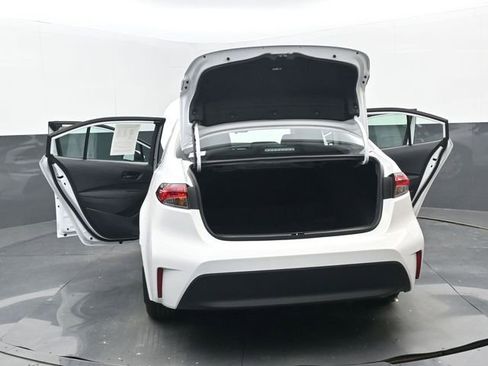 Used 2025 Toyota Corolla LE image 34