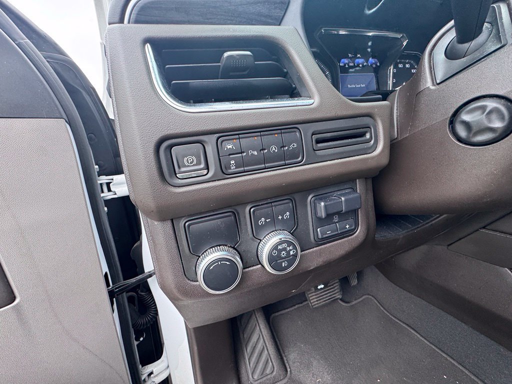 Used 2021 GMC Yukon XL SLT w/ SLT Luxury Package RWD image 26