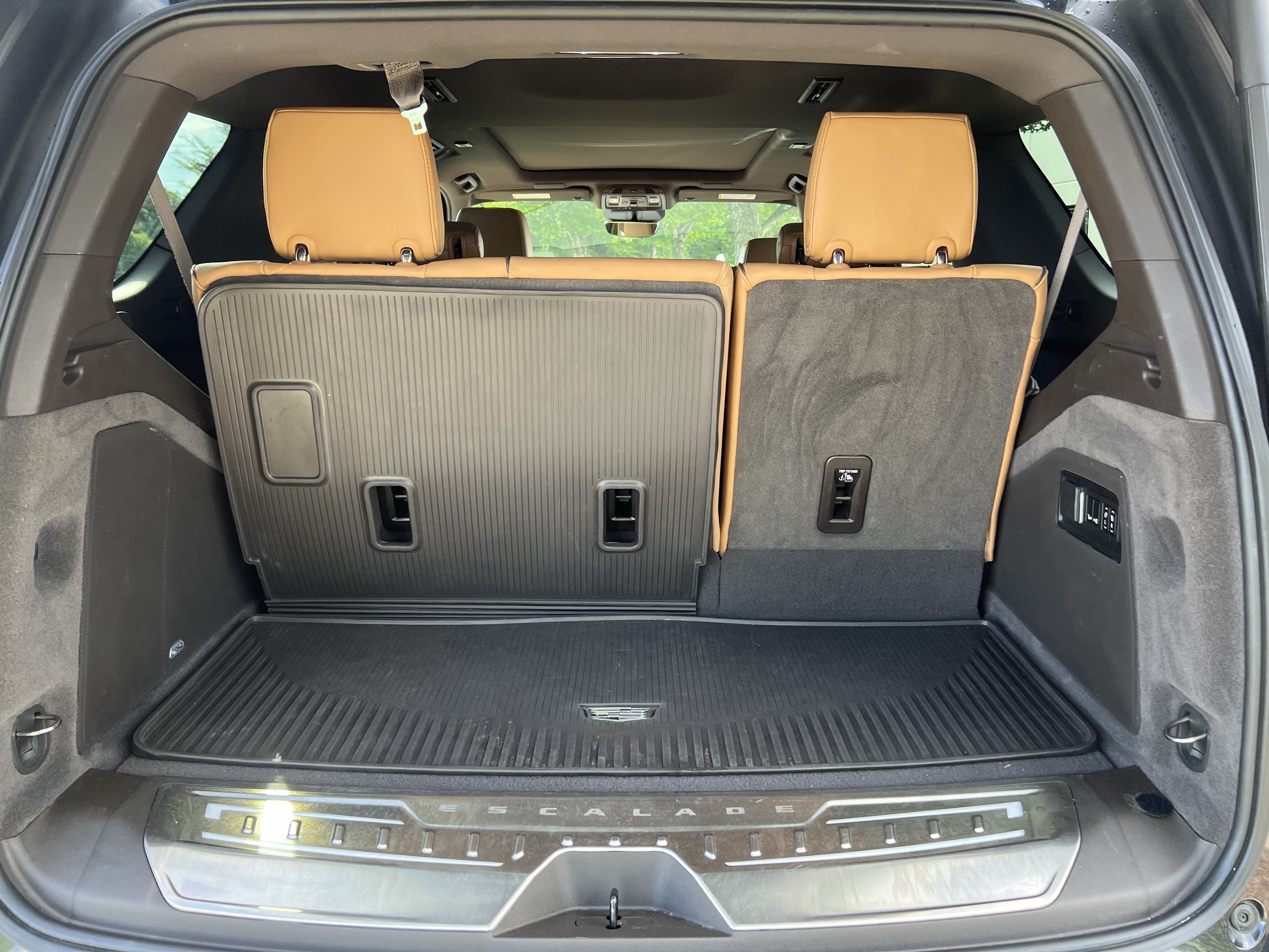 Used 2023 Cadillac Escalade Premium Luxury w/ LPO, Illumination Package AWD/4WD image 34