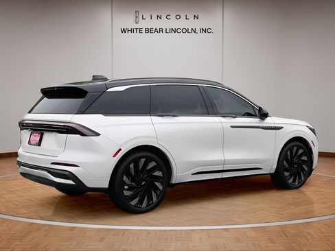 Used 2025 Lincoln Nautilus Black Label w/ Jet Appearance Package AWD/4WD image 5