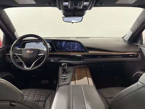 Used 2023 Cadillac Escalade Sport Platinum w/ LPO, ONYX Package AWD/4WD image 16