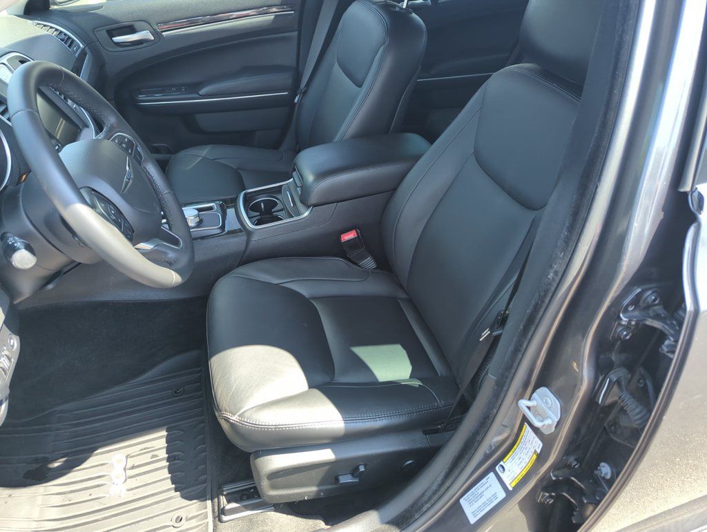 Used 2015 Chrysler 300 Limited RWD image 12