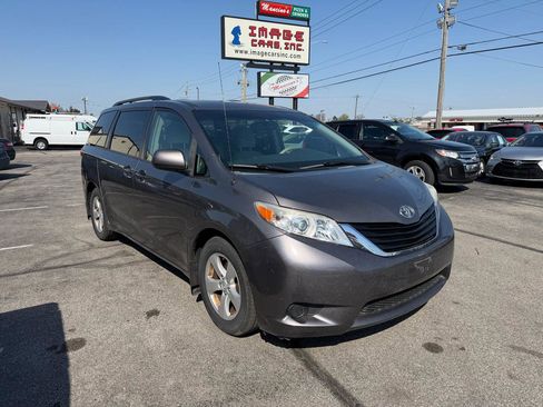 Used 2014 Toyota Sienna LE FWD image 4