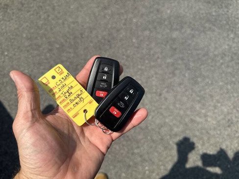 Used 2021 Toyota RAV4 Limited image 5