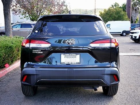 Used 2022 Toyota Corolla Cross L image 10