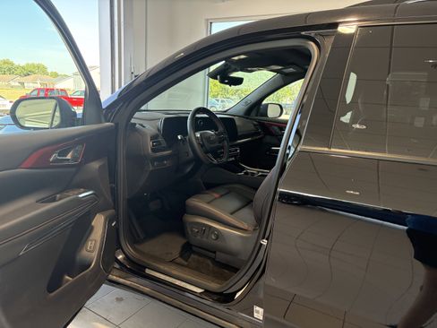 Used 2025 Chevrolet Traverse RS w/ LPO, Floor Liner Package image 9