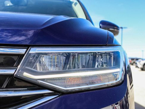 Certified 2022 Volkswagen Tiguan SE image 7