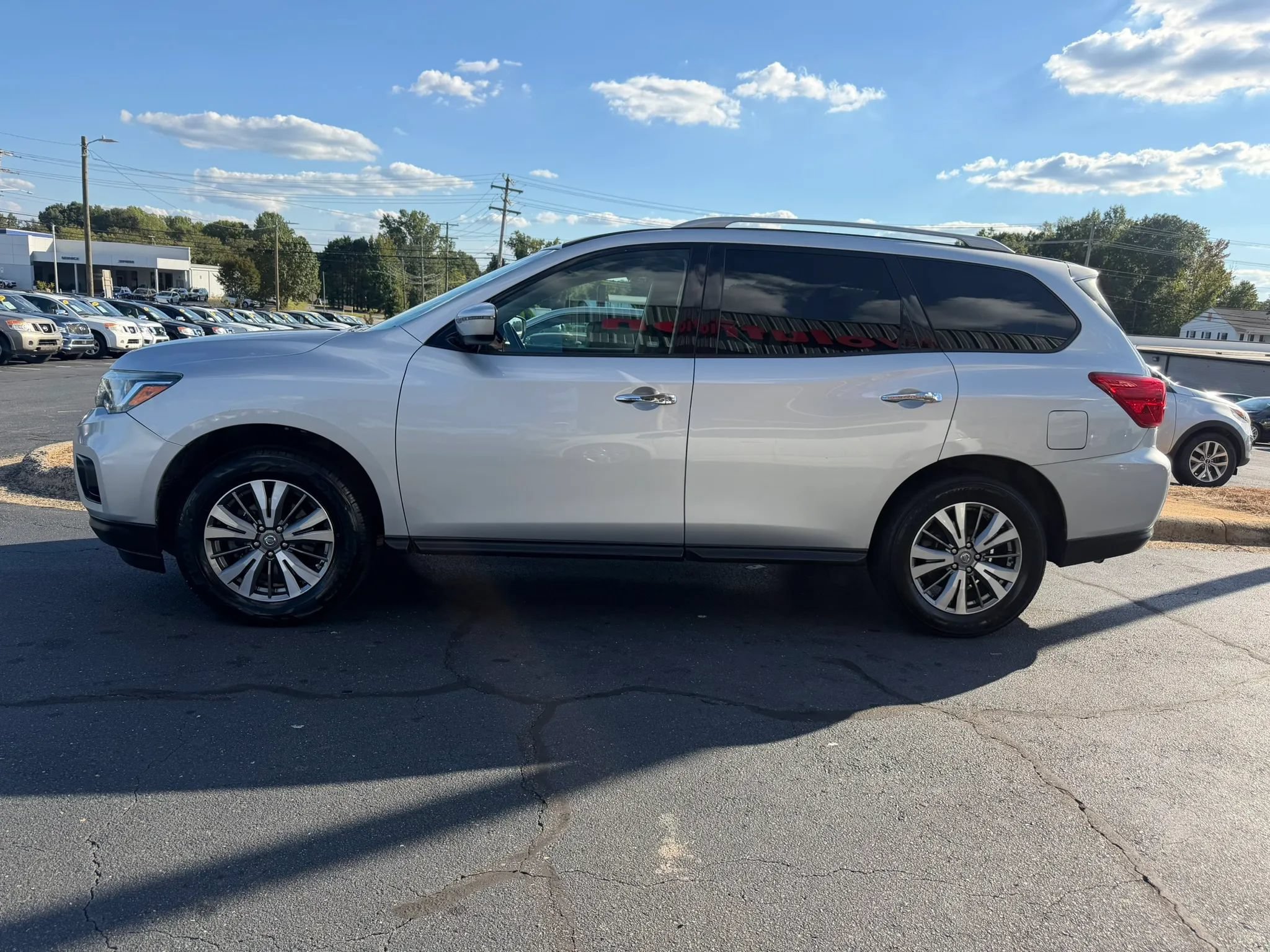 Used 2020 Nissan Pathfinder SV AWD/4WD image 4