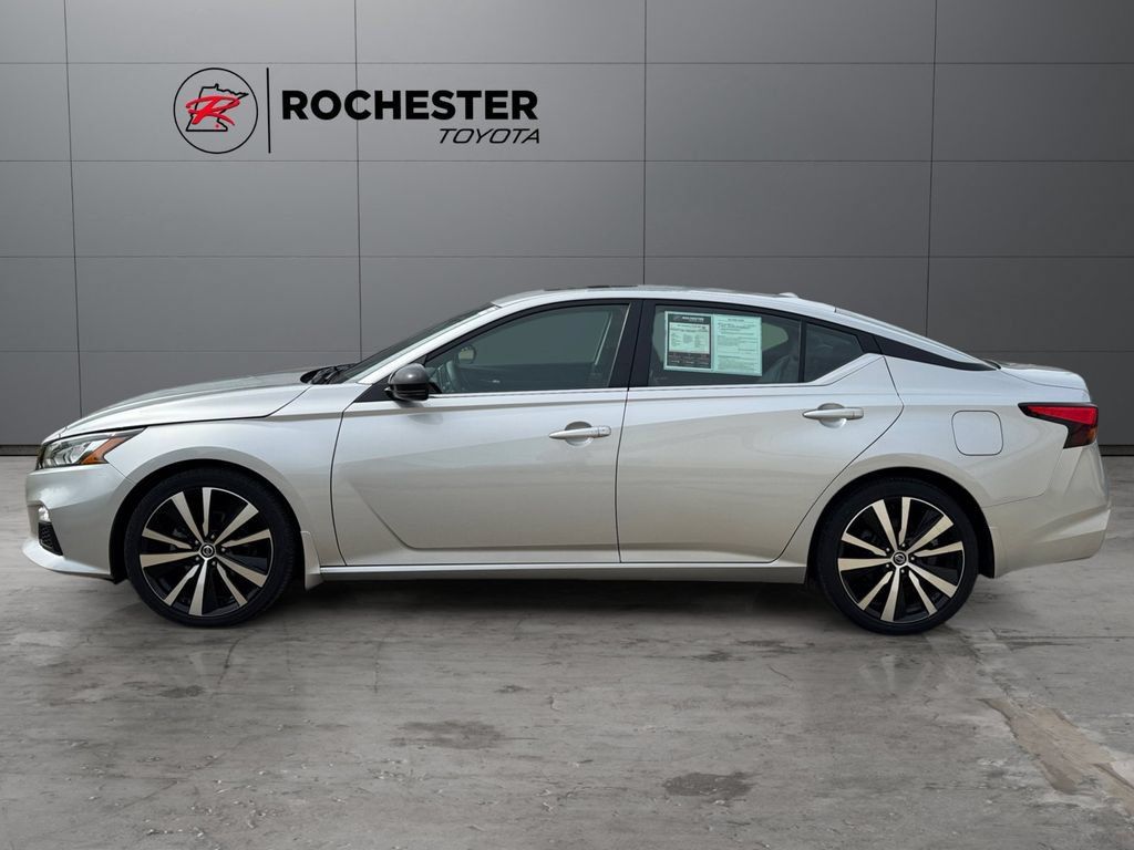 Used 2021 Nissan Altima 2.5 SR w/ SR Premium Package FWD image 2