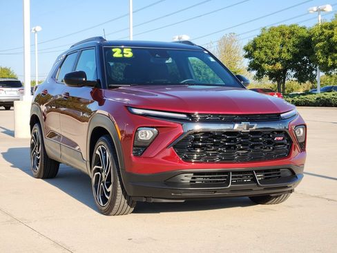 Used 2025 Chevrolet TrailBlazer RS w/ Convenience Package FWD image 3