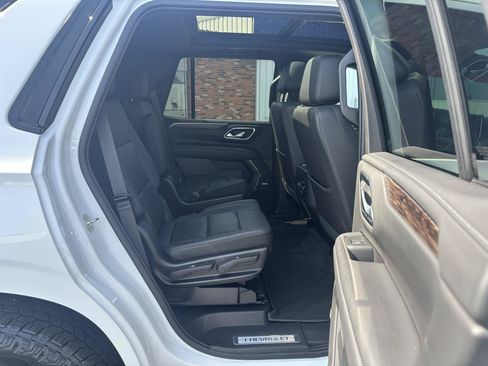Used 2022 Chevrolet Tahoe Z71 w/ Luxury Package AWD/4WD image 15