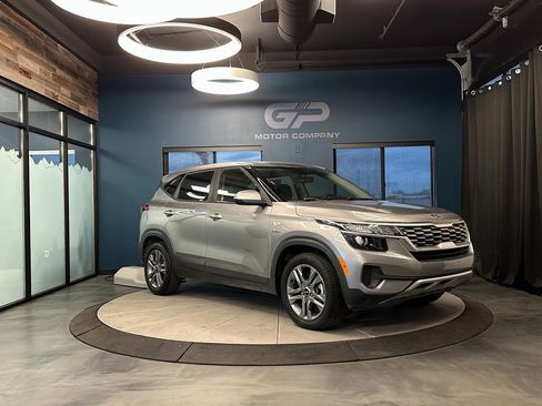 Used 2021 Kia Seltos LX image 1