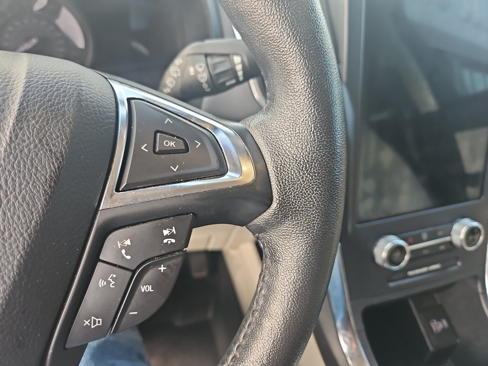 Used 2022 Ford Edge Titanium AWD/4WD image 13