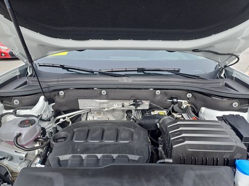 Certified 2025 Volkswagen Atlas SEL Premium R-Line image 40